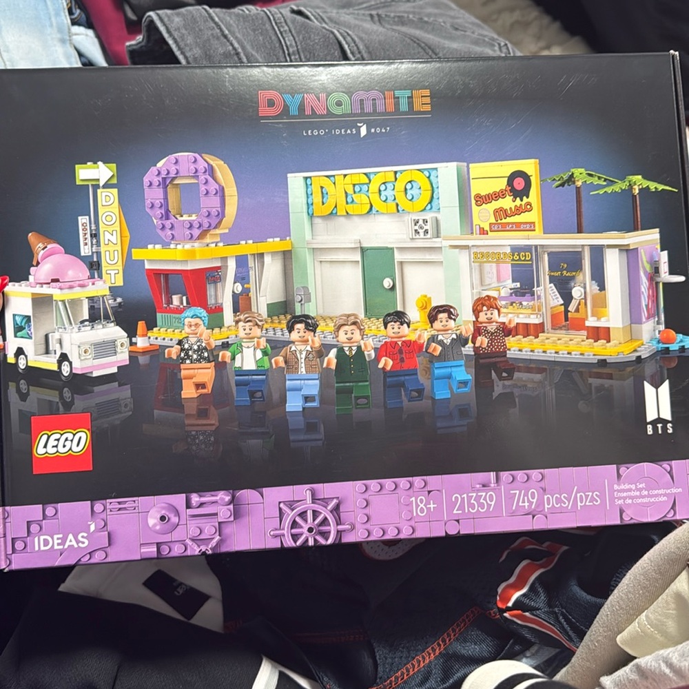 Lego Ideas 21339 BTS Dynamite